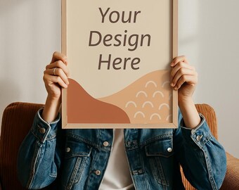 Mockup di cornice per poster in legno, mockup di cornice verticale in formato PSD, mockup di poster 3x4, poster di vita reale in formato PSD, mockup di arte con mano che regge, mockup in stile scandinavo