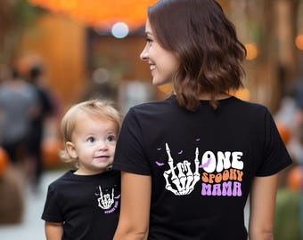Magliette Spooky Mama e Mini, abiti di Halloween per mamma e me, maglietta retrò di Halloween per mamma e figlia, maglietta della stagione spettrale, mamma scheletro