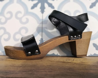 Sandalias de tacón alto. Madera y cuero natural (negro)