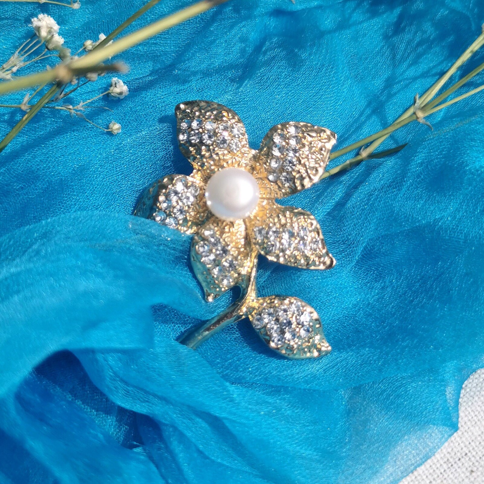 Genuine pearl brooch store