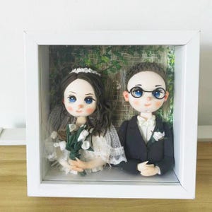 Customizable Wedding gift frame, Personalized Bride Groom Clay Figurines From Photo, Unique Handmade Wedding Anniversary Engagement Keepsake