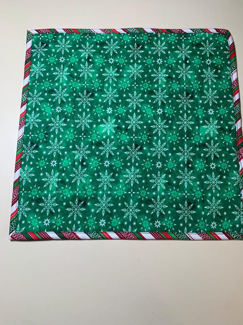 Snowy Chicken Quilted Table Topper NCU0HNH156