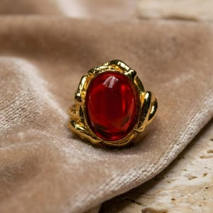 Grosse bague ovale en or | Déclaration de pierre précieuse rouge foncé | Bague de forme libre de style antique | Bijoux vintage modernes | Cadeau unique pour femme