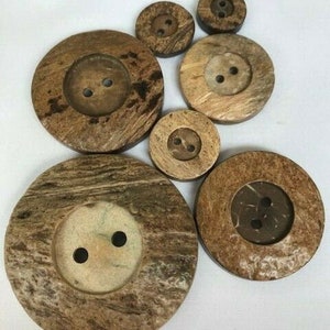 2 Hole Natural Coconut Wooden Buttons 15mm 18mm 20mm 25mm 29mm 34mm 38mm 51mm Perfect for baby, knitted and crafts 6 or 10 Buttons per Pack