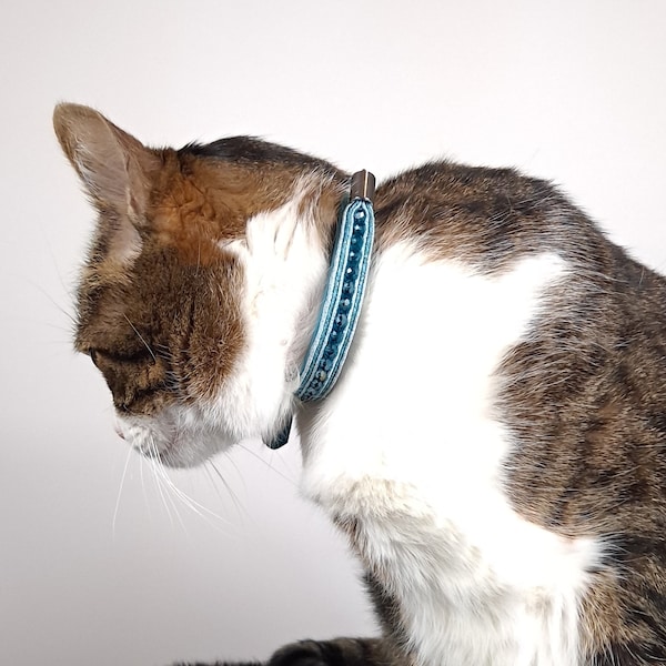 911. Collare per cani/gatti regolabile t. S soutache turchese/azzurro cielo, supporto in nylon PU e perle di vetro sfaccettate (circonferenza del collo da 18 a 28 cm)