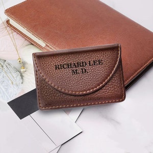 Porta biglietti da visita personalizzato, chiusura magnetica incisa, porta biglietti da visita in pelle, regalo aziendale, idea regalo personalizzata per dipendenti per Natale