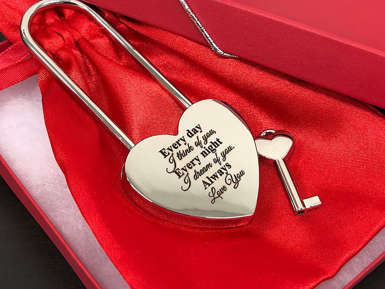 Custom Padlock Two Hearts Locked in Love Romantic Paris Padlocks Bridge, Wedding & Anniversary Gift Engraved Gift for Boyfriend imagem 4