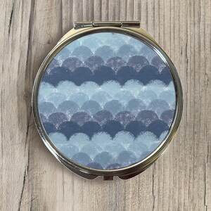 Blue Wave Pattern Compact Mirror