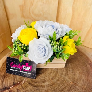 Soap Flower Bouquet Small (Lilac + Sweet Pia)