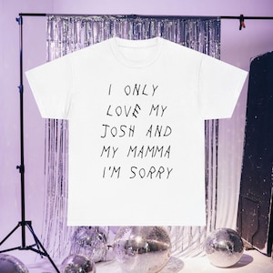 Camiseta personalizada "Solo amo mi cama" / / Camisetas para despedidas de soltera / Camisetas para despedidas de soltera / Camisetas a juego para despedidas de soltera y de soltero
