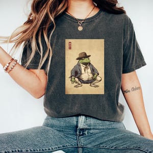 Frog Tshirt | Frog In Outfit Illustration | Vintage Tshirt | Aesthetic Animal Tshirt | Art Tshirt