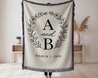 Coperta tessuta personalizzata con monogramma, coperta personalizzata con iniziali floreali e data del matrimonio, decorazioni per la casa per anniversario, arazzo da parete, decorazioni per la casa