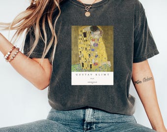 Art Tshirt | Gustav Klimt - The Kiss | Vintage Tshirt | Aesthetic Tshirt | Classic Tshirt