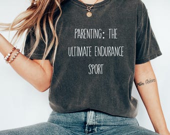 Kinder T-Shirt | Ausdauer Sport Shirt | Lustiges Eltern-Shirt | Mama Papa Shirt | Eltern Humor T-Shirt | Elternschaft Humor Shirt