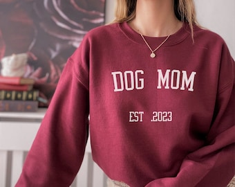 Custom Dog Mom Sweatshirt, Personalized Dog Mom Sweatshirt, Custom Dog sweatshirt, Dog Mom Gift, Dog Mom Shirt, Dog Lovers Sweatshirt