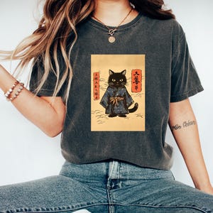 Art Tshirt | Samurai Cat in Ukiyo-e Style | Vintage Tshirt | Aesthetic Tshirt