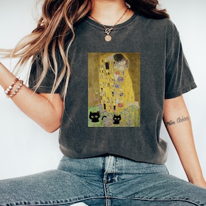 Art Tshirt | Gustav Klimt - The Kiss With Cats | Vintage Tshirt | Aesthetic Tshirt