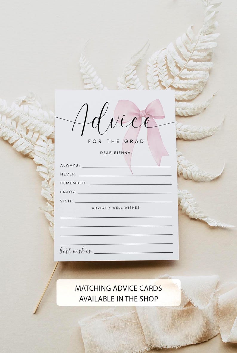 Peut inclure: Carte de conseils blanche pour un dipl&ocirc;m&eacute; avec le mot "Advice" en &eacute;criture &eacute;l&eacute;gante et une illustration d'un n&oelig;ud rose. La carte comprend des invites pour des conseils et des v&oelig;ux, avec le texte "Dear Sienna" et "Best wishes."