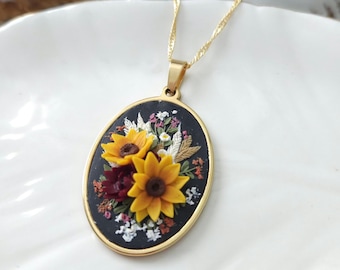 Sunflower bouquet necklace, Floral arrangement Necklace, fall necklace, neutral necklace, handmade necklace.