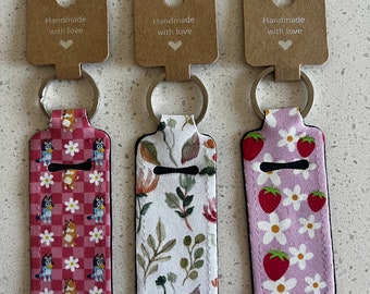Schlüsselanhänger für Lippenpflegestift | Lippenbalsam-Halter Keychain | Seifenspender | Bluey Lip Balm Schlüsselanhänger | Retro Check Smiley Schlüsselbund Geschenk