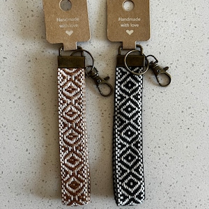 Llavero de muñeca con cordón de lona tejida con estampado tribal / Cordón personalizado / Llavero de muñeca / Llavero de coche / Lindo llavero /