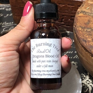 Óleo de Sangue de Dragão, Óleo de Sangue de Dragão Puro, Sangue de Dragão, Óleo Ritual, Óleo de Proteção, Óleo de Altar, Óleo de Banimento, Óleo de Feitiço, Óleo de Draco