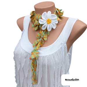 Colar de crochê com folhas multicoloridas e camomila, lenço de laço colorido, lenço de colar de laço, lenço de verão, colar de flores, presente