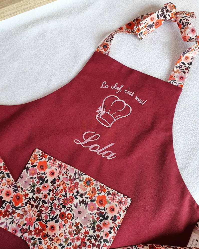 Personalized embroidered children's kitchen apron for birthday, Christmas, handmade gift image 1