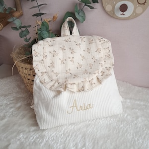 Sac à dos personnalisé enfant maternelle ou crèche avec froufrou en velours ivoire tissu liberty double gaze