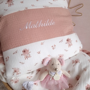 couverture plaid bebe en tissu doudou personnalise brodé fait main gaze de coton pour cadeau de naissance anniversaire image 8