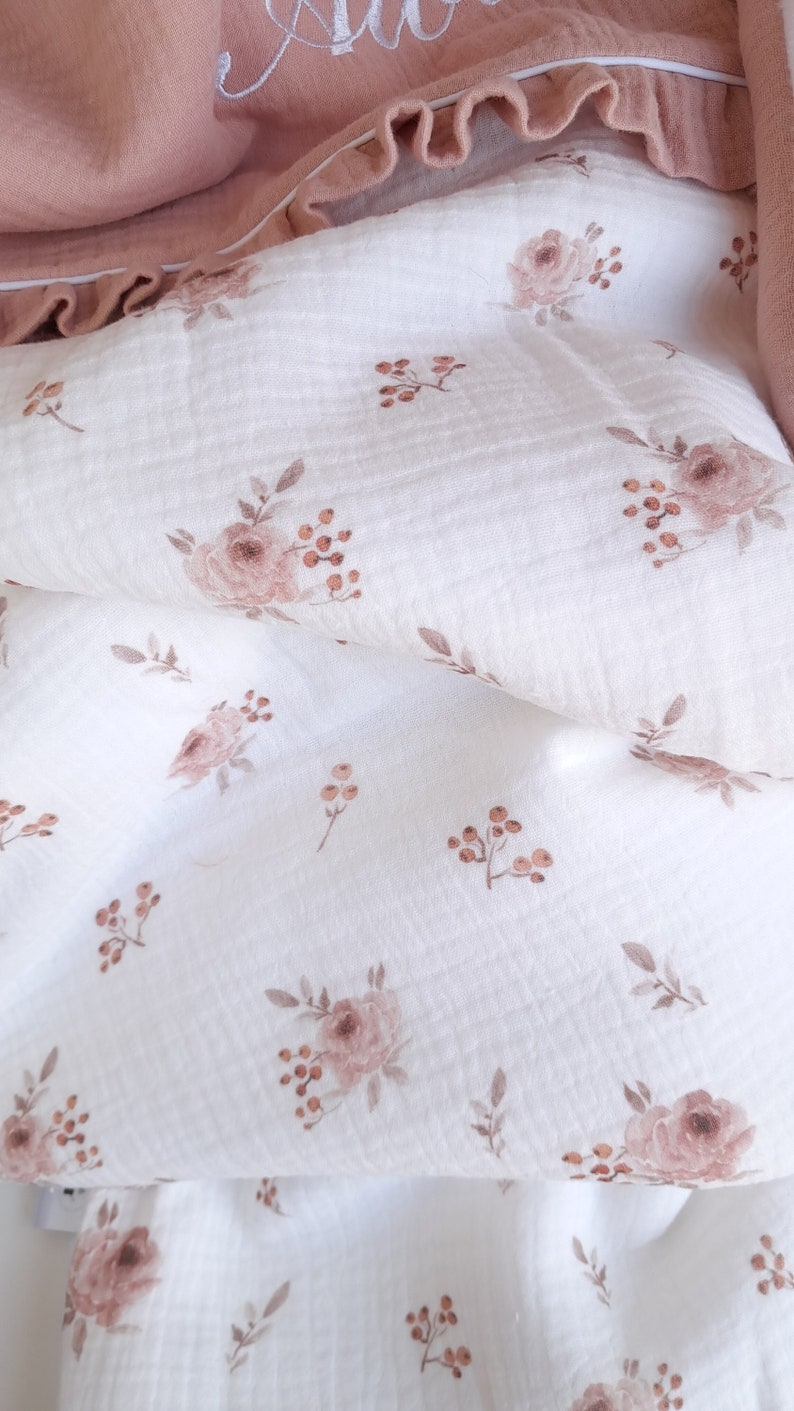 couverture plaid bebe en tissu doudou personnalise brodé fait main gaze de coton pour cadeau de naissance anniversaire image 3