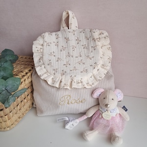 Sac à dos personnalisé enfant maternelle ou crèche avec froufrou en velours ecru tissu liberty cadeau de naissance Noël