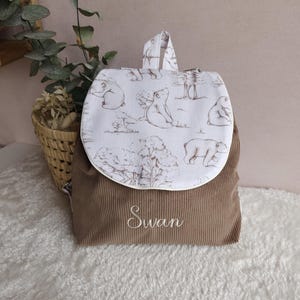 Sac à dos personnalisé enfant maternelle ou crèche en velours marron tissu animaux cadeau de naissance