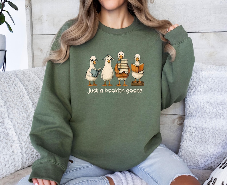 Sudadera de ganso literario, suéter de ganso gracioso, sudadera de nerd de libros, suéter de ganso divertido, suéter para amantes de los libros, solo un ganso literario, regalo de libros imagen 2