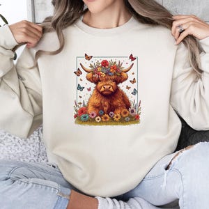 Sudadera de vaca de las Tierras Altas, suéter divertido de vaca, top de animales de granja, regalo para amantes de los animales, sudadera con animales, jersey de mariposas, regalos de vaca de las Tierras Altas imagen 2