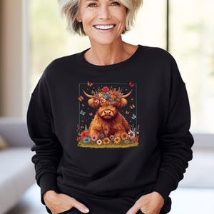 Sudadera de vaca de las Tierras Altas, suéter divertido de vaca, top de animales de granja, regalo para amantes de los animales, sudadera con animales, jersey de mariposas, regalos de vaca de las Tierras Altas imagen 3