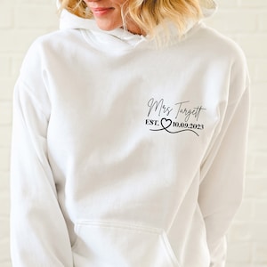 Mrs Hoodie, Newlywed Hoodie, Custom Bride Hoodie, Wedding Shirt, Couple Wedding Top, Mrs and Mr Hoodie, Honeymoon Jumper, Future Mrs Hoodie