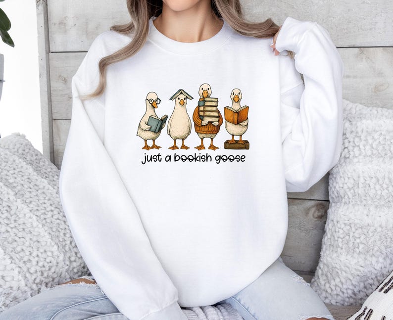 Sudadera de ganso literario, suéter de ganso gracioso, sudadera de nerd de libros, suéter de ganso divertido, suéter para amantes de los libros, solo un ganso literario, regalo de libros imagen 3