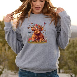 Sudadera de vaca de las Tierras Altas, suéter divertido de vaca, top de animales de granja, regalo para amantes de los animales, sudadera con animales, jersey de mariposas, regalos de vaca de las Tierras Altas imagen 6