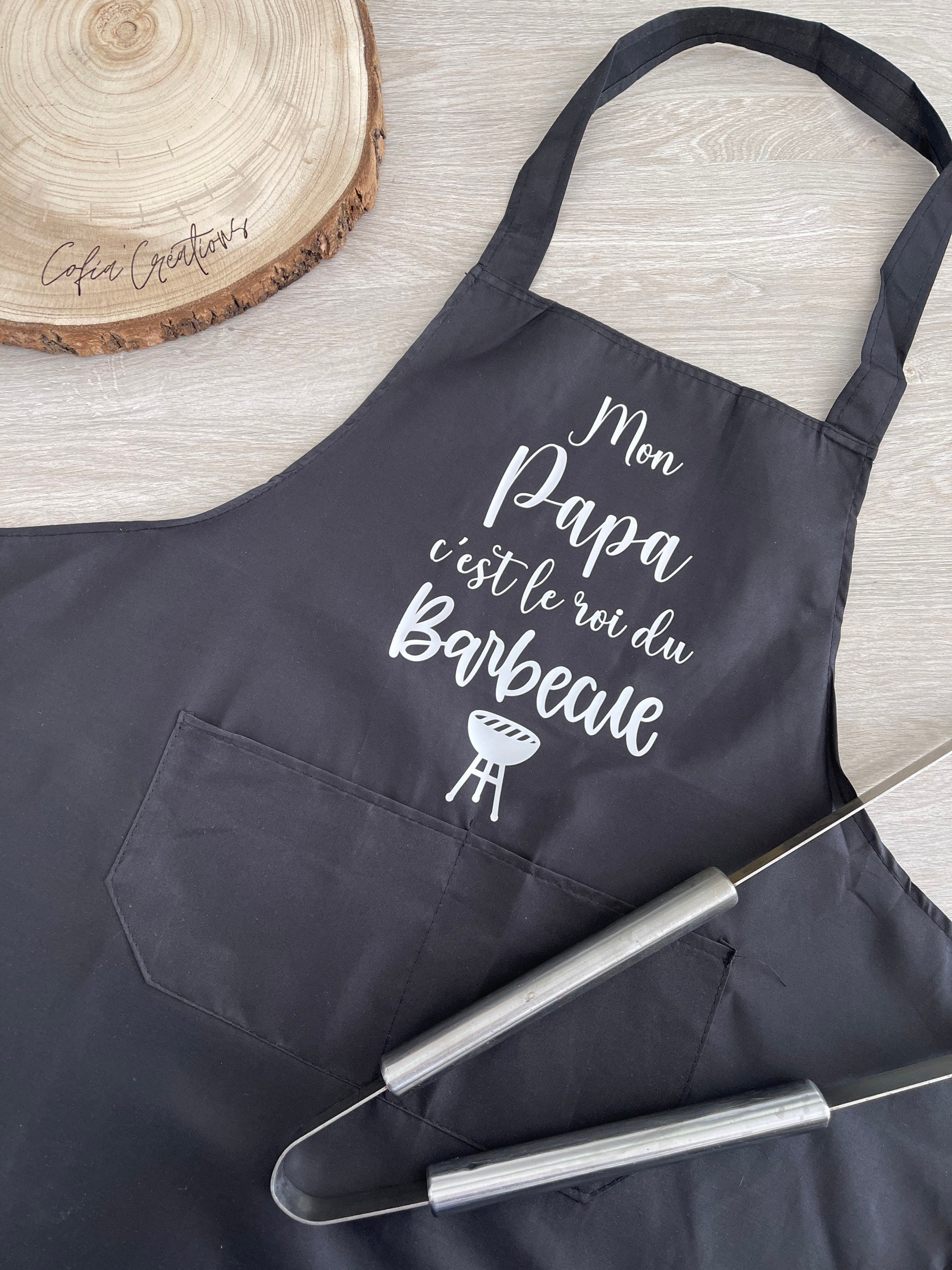 Bang Tidy Clothing Nouveau Tablier de Cuisine drôle cadeau pour Hommes Un  Homme Viril Noir : : Jardin