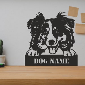 Puede incluir: Silueta de cabeza de perro en metal negro con el texto "DOG NAME" debajo. La silueta está montada en una pared blanca.