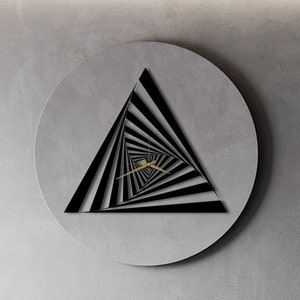 Könnte beinhalten: Ein modernes Wohnzimmer-Interieur mit einem weißen, geteilten Sofa, einem runden schwarzen Couchtisch und einer schwarzen und weißen geometrischen Wanduhr in Form eines Dreiecks.