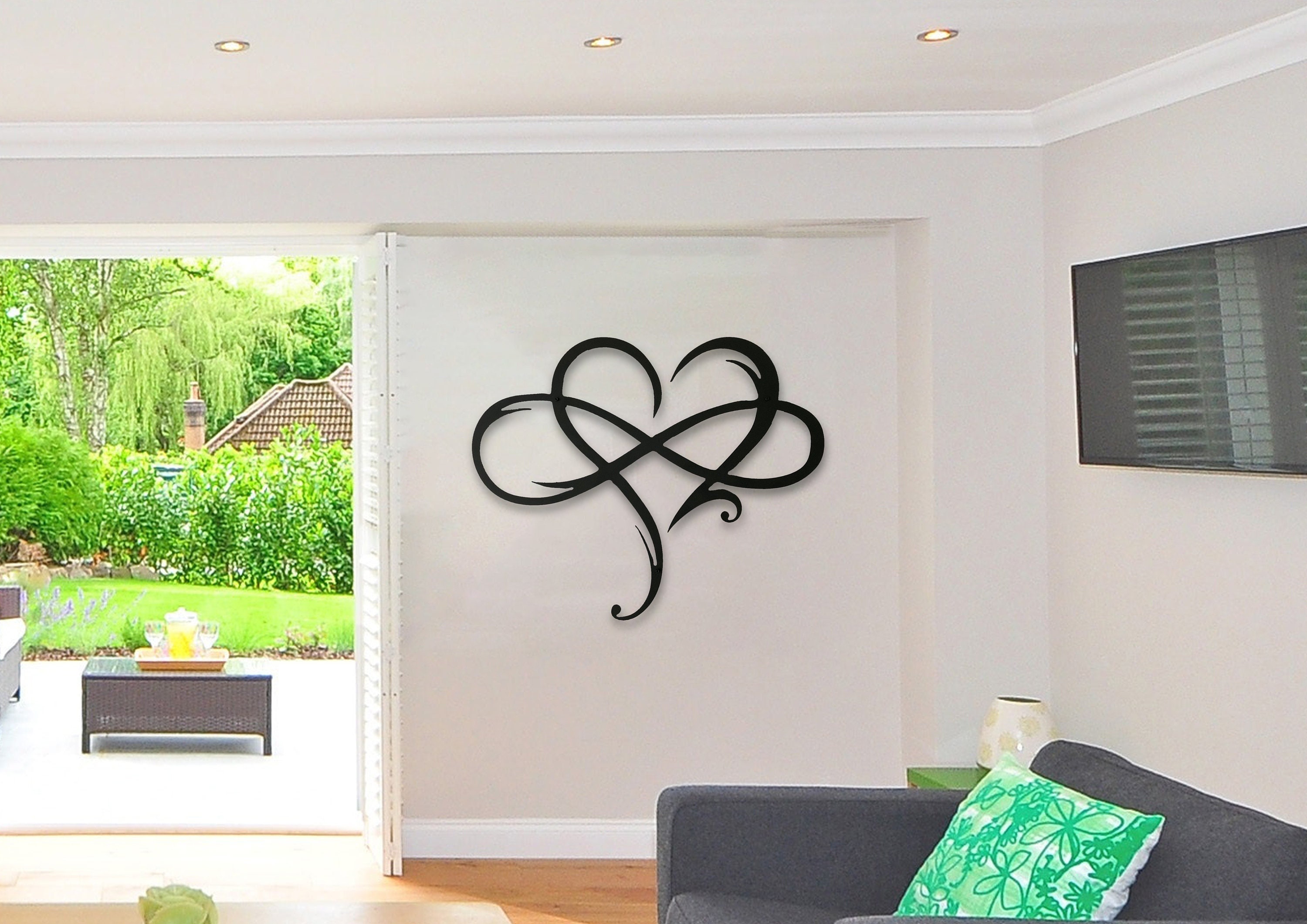 Infinity Heart Metal Wall Art: Minimalist Love Decor
