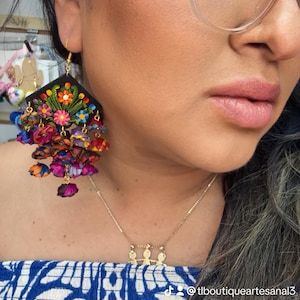 Hand-painted earrings, traditional earrings, wooden earrings, Mexican crafts, hand-carved and hand-painted earrings, flower earrings