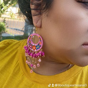 Hand-painted earrings, traditional earrings, wooden earrings, Mexican crafts, hand-carved and hand-painted earrings, flower earrings