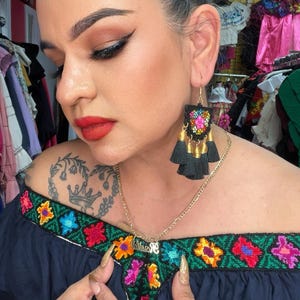 Hand-painted earrings, traditional earrings, wooden earrings, Mexican crafts, hand-carved and hand-painted earrings, flower earrings