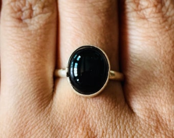 Handgjord oval ring med svart onyx, 925 sterlingsilver