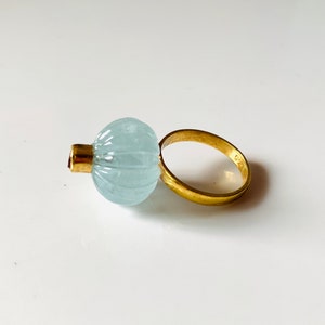 Handgjord ring med snidad akvamarinmelon, Statementring i sterlingsilver bild 3