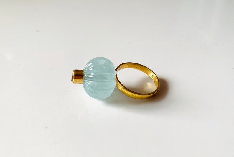Handgjord ring med snidad akvamarinmelon, Statementring i sterlingsilver bild 3