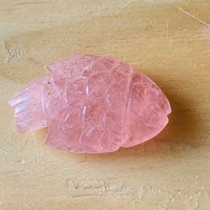 Natuurlijke Morganite vis snijwerk, handgemaakte snijwerk vis, helende vis, edelsteen snijwerk, unieke vis snijwerk, ambachtelijke gesneden edelsteen vis